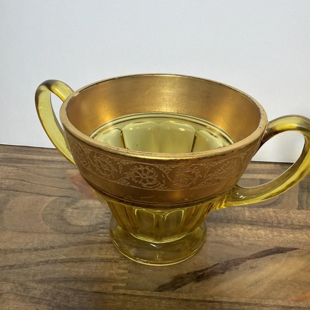 The Unbranded Brand vintage amber